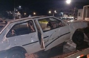 Motorista destrói o carro a marretadas após saber que veículo seria apreendido