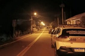 Casal é preso por tráfico de drogas após ter carro interceptado pela PM