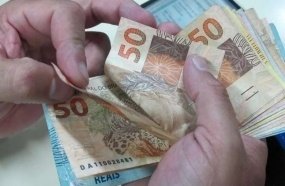 Câmara aprova MP que aumenta salário mínimo e amplia isenção do IR