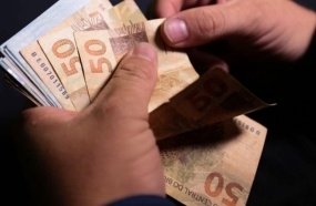 Orçamento de 2024 prevê salário mínimo de R$ 1.421