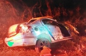 Motorista morre após carro colidir contra barranco na BR-282