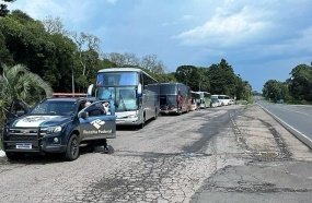 Operação apreende mercadorias em veículos que retornavam do Paraguai