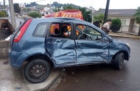 Colisão entre carro e caminhão é registrada em Campos Novos