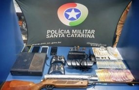 PM recupera videogame furtado e prende casal por tráfico de drogas