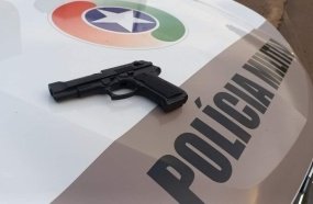 Jovem é detido após ameaçar motorista com pistola de brinquedo 