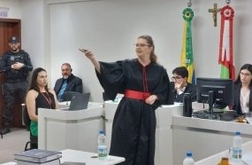 Homem que matou companheira na frente dos filhos é condenado a 28 anos de prisão 
