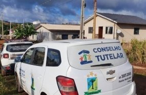 Homem que matou a esposa a facadas na frente dos filhos pega 35 anos de prisão