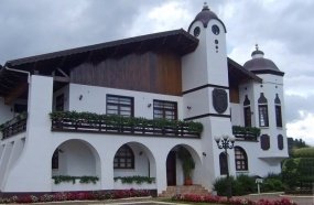 Prefeitura de Treze Tílias divulga concurso público com 57 vagas