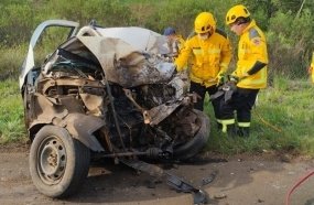 Motorista de picape morre após bater de frente contra caminhão na SC-451