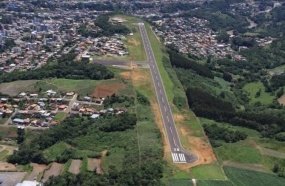 Ex-prefeito e mais quatro são condenados por fraude em obra do aeroporto de Videira