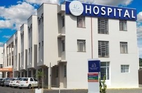 Homem vai parar no hospital após ingerir veneno achando que era água  