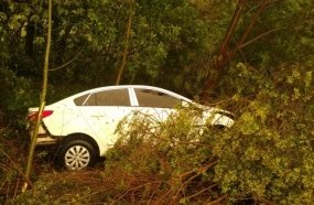 Saída de pista deixa mulheres feridas na SC-355