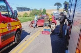 Irmãos morrem após colisão frontal entre veículos na SC-355