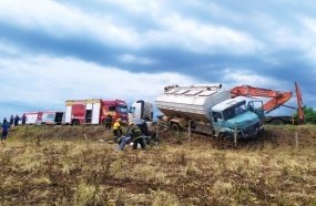 Colisão entre carro e caminhão mata quatro pessoas na SC-355