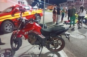 Motociclista sofre queda após motorista frear bruscamente 