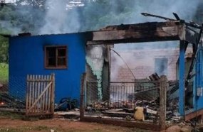 Três pessoas sofrem queimaduras de 3º grau durante incêndio em residência 