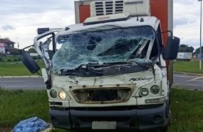 Colisão entre caminhões deixa condutores feridos no trevão de Irani