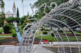 Treze Tílias inicia instalação da decoração natalina