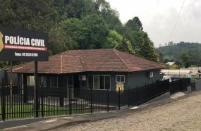 Polícia Civil prende elementos por furtos em veículos apreendidos 