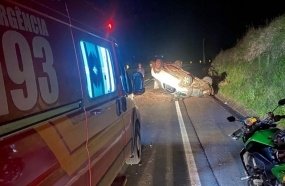 Motorista fica ferido após capotamento de picape na SC-135