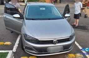 Motorista é preso por embriaguez após colidir em veículo estacionado 