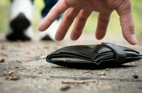 Homem tem carteira furtada enquanto ‘tirava cochilo’ na praça 