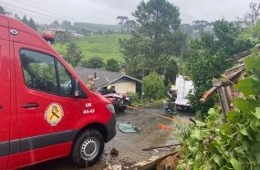 Idoso perde a vida após bater carro em muro de residência 