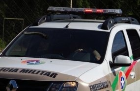 Discussão termina com homem baleado e filho ferido com golpe de facão