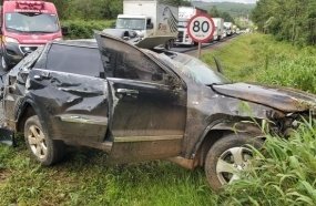 Passageira fica ferida após colisão entre veículos na BR-282