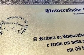 Homem é preso após tentar fazer registro de médico com diploma falso