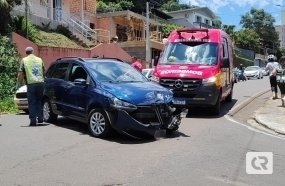 Condutora é socorrida por Bombeiros após colisão em Joaçaba