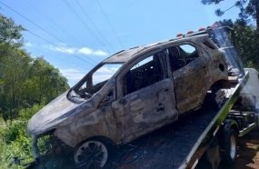 Veículo é incendiado em Caçador após ser furtado no Paraná