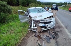 Cinco pessoas ficam feridas após colisão frontal na BR-470