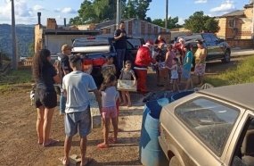 Polícia Civil distribui brinquedos para as crianças carentes em Joaçaba