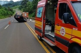 Motorista capota carro após atropelar pedestre na SC-135