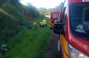 Motociclista fica ferido após cair em barranco na SC-135