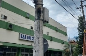 Incêndio em poste de energia elétrica rompe fornecimento de internet