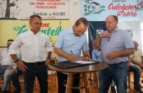 Governador assina ordem de serviço para pavimentação do acesso a Nova Petrópolis 