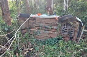 Motorista morre após colisão seguida de capotamento em ribanceira 