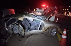 Mulher morre atropelada após ser ejetada de carro durante acidente na SC-355