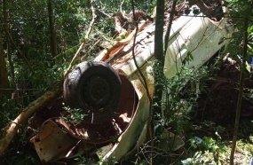 Motorista fica ferido após capotar veículo em barranco na SC-284