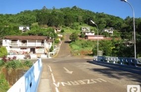 Mulher se joga de ponte no bairro Estação Luzerna 
