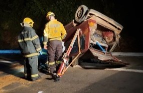 Motorista morre esmagado pelo próprio carro após capotamento na BR-282