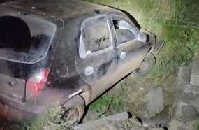 Condutor abandona carro após colidir contra barranco na SC-453