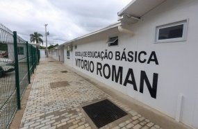 Governador entrega reforma e ampliação de escola em Vargem Bonita
