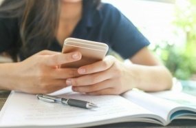 Deputada cria projeto de lei para proibir o uso de celular em sala de aula