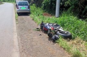 Adolescente fica gravemente ferido após sofrer queda de motocicleta 