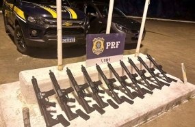 PRF localiza 10 fuzis escondidos no tanque e na lataria de um carro
