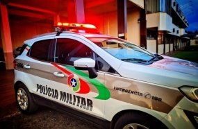 Mãe sai de casa para se prostituir e é presa por abandonar os filhos