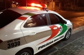 Homem agride dono de bar após não encontrar esposa no estabelecimento 
